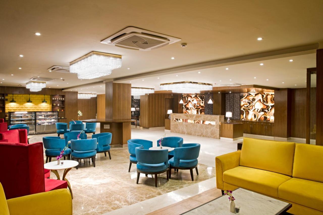 Regenta Central Noida, Sector 49 エクステリア 写真