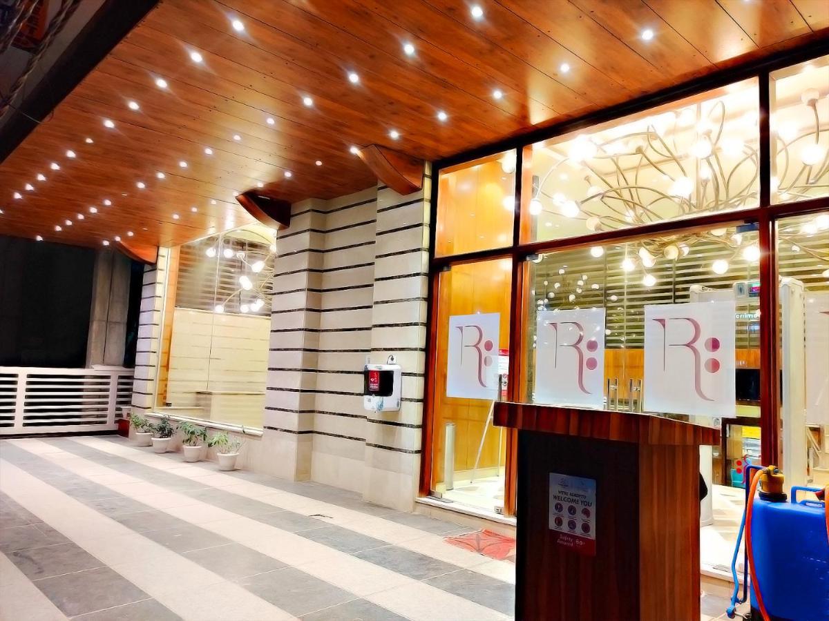 Regenta Central Noida, Sector 49 エクステリア 写真