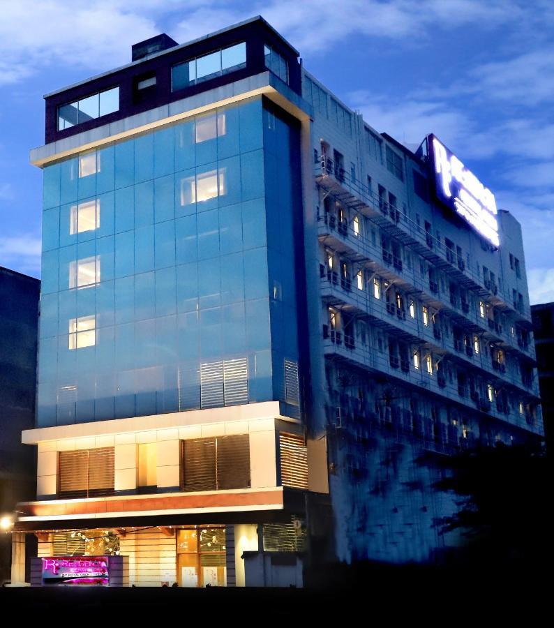 Regenta Central Noida, Sector 49 エクステリア 写真