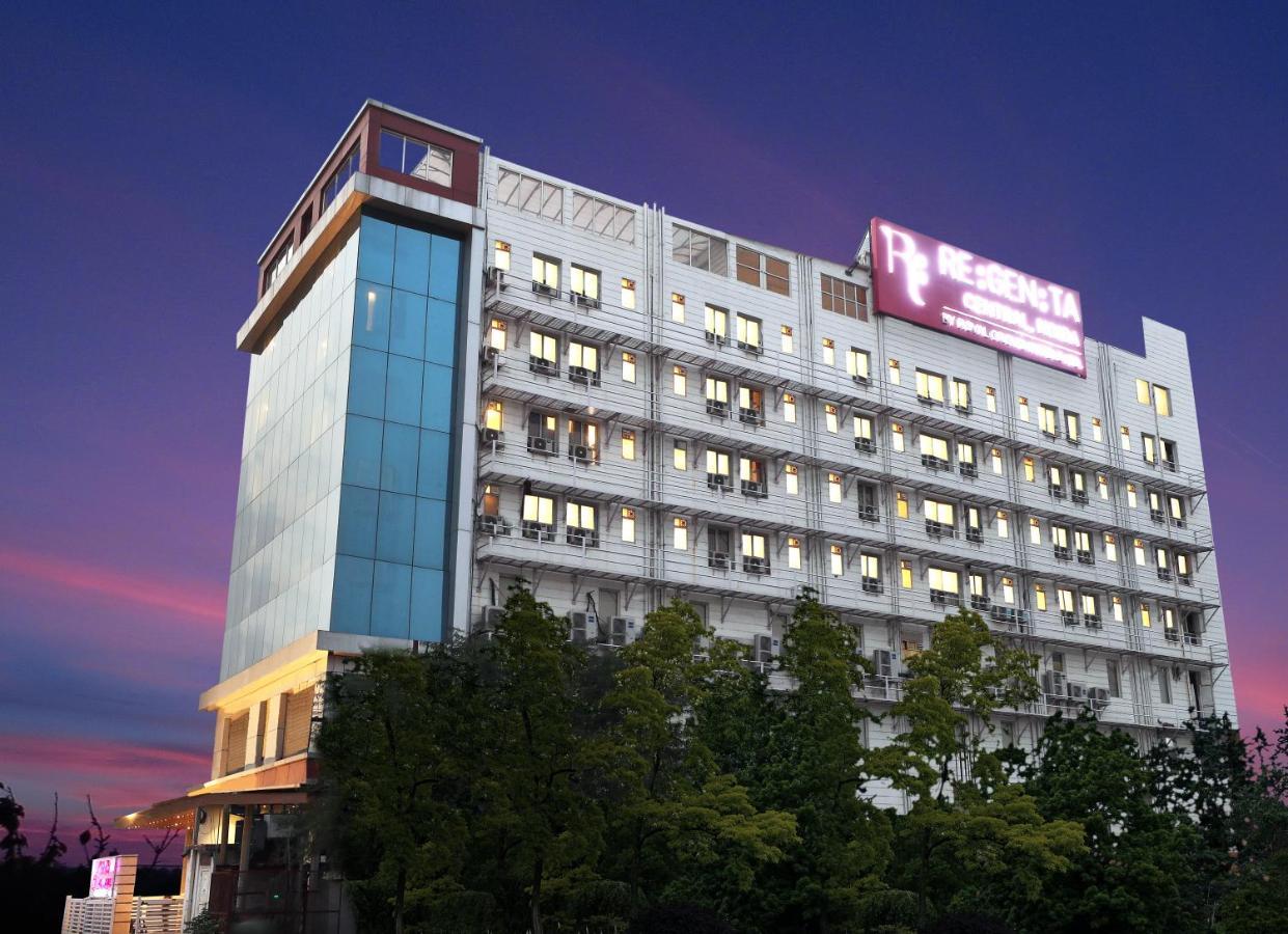 Regenta Central Noida, Sector 49 エクステリア 写真