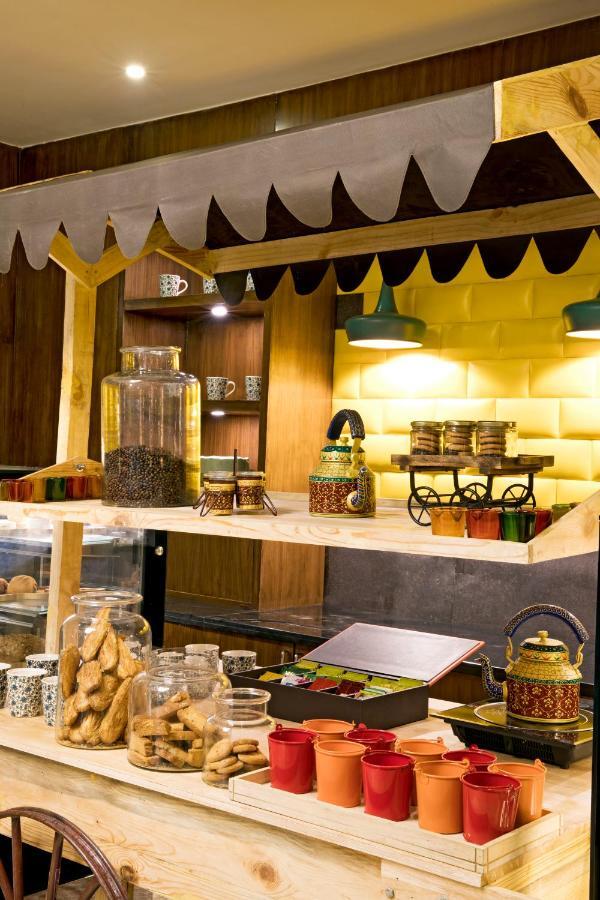 Regenta Central Noida, Sector 49 エクステリア 写真